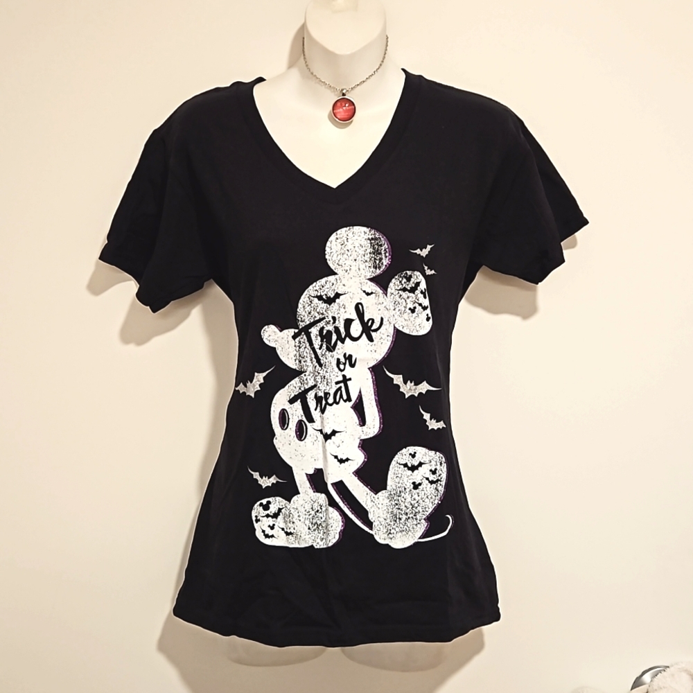DISNEY Store Medium black tee Mickey Mouse Trick or Treat silver purple EUC